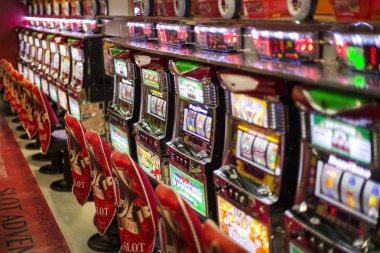 asian Bonanza Gold baccarat game interface with live dealer chat